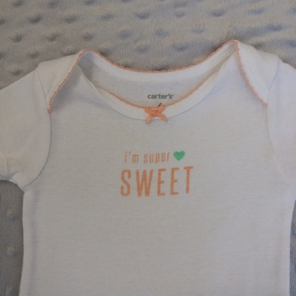 5/$20 Baby girl Carter's onesie heart 6 months - Picture 6 of 11